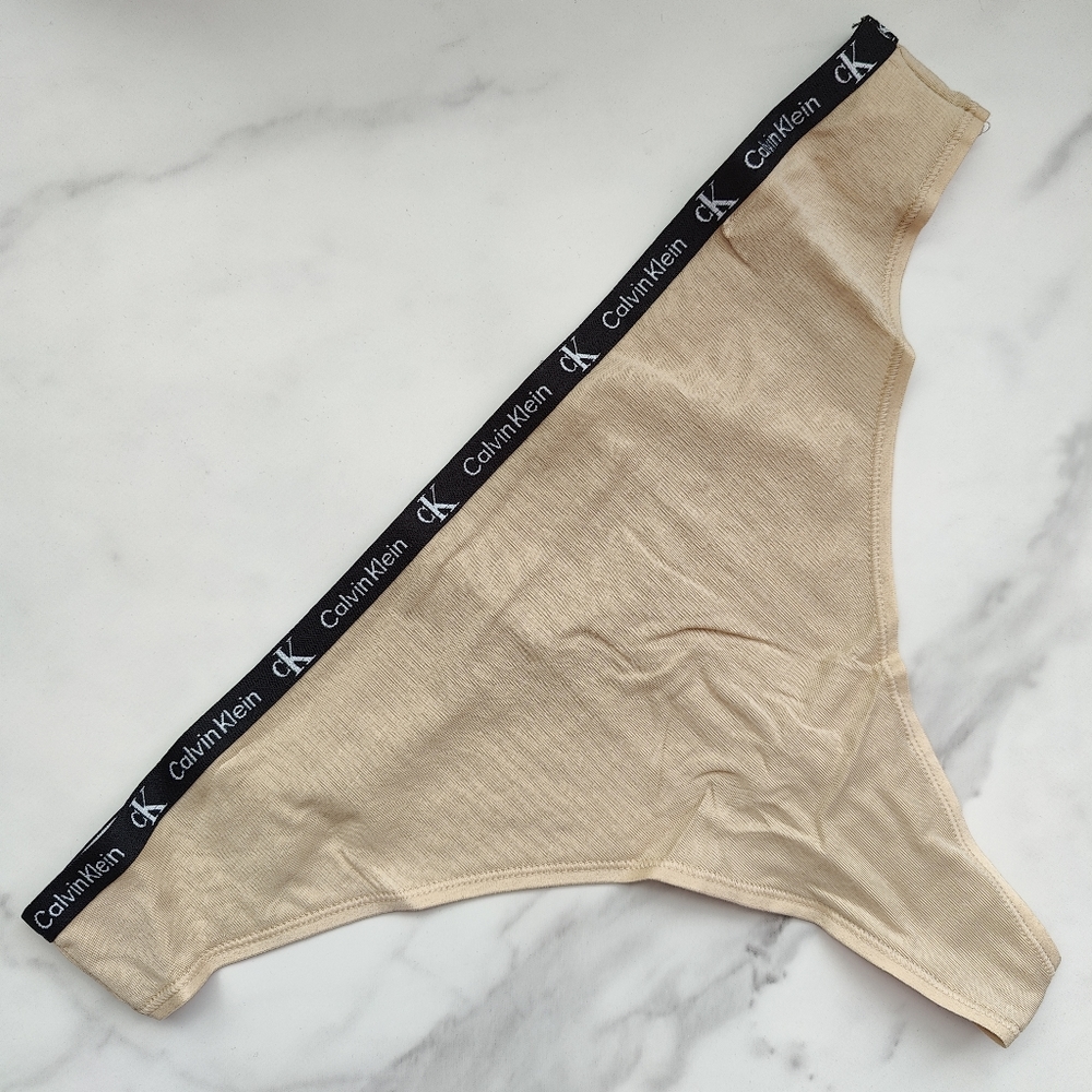 NWOT CALVIN KLEIN 1996 COTTON STRETCH MODERN THONG PANTY IN TRENCH SIZE EXTRA LA